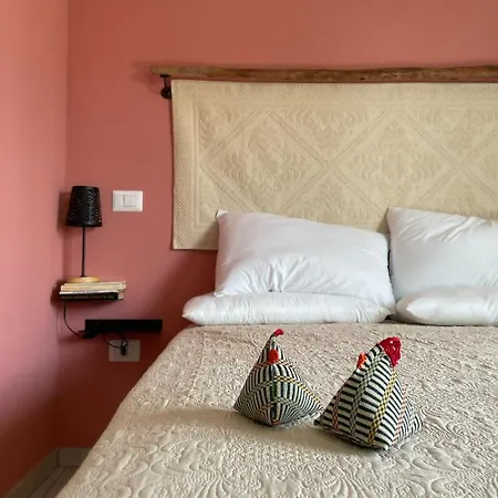 Is Puddas De Monica Guest house *